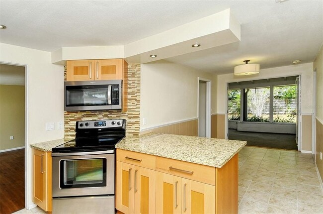 Building Photo - 3137 Lockwood Terrace