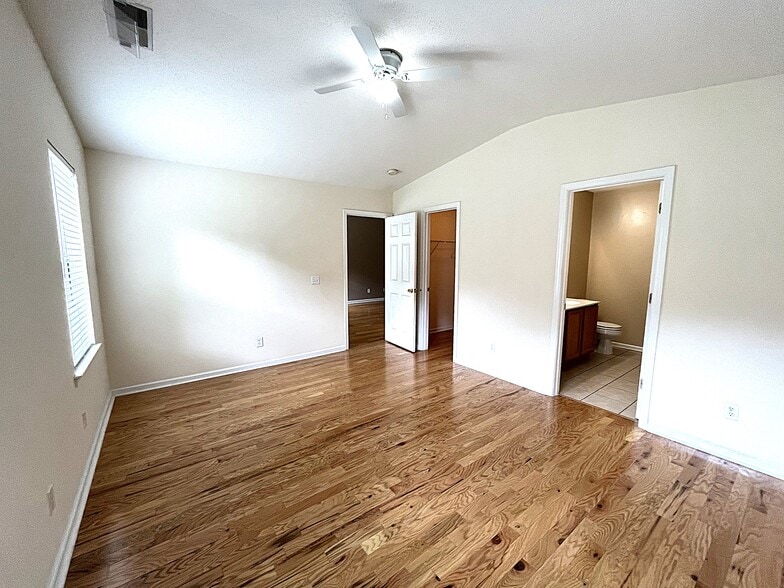 Building Photo - 485 Live Oak Walk