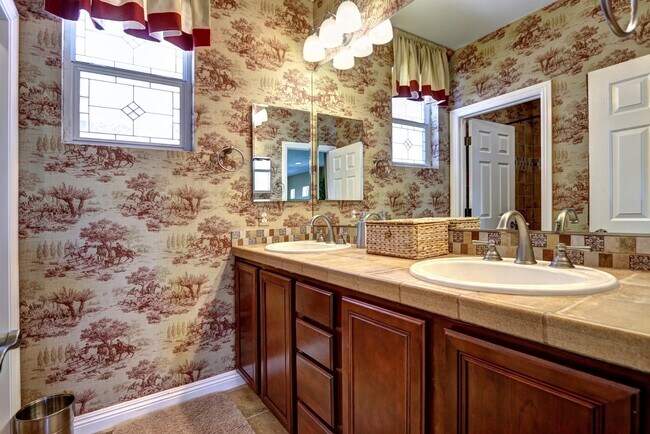 Building Photo - 1318 Surrey Downs Ln