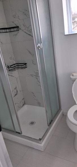 Building Photo - 28 Pineoaks Pl