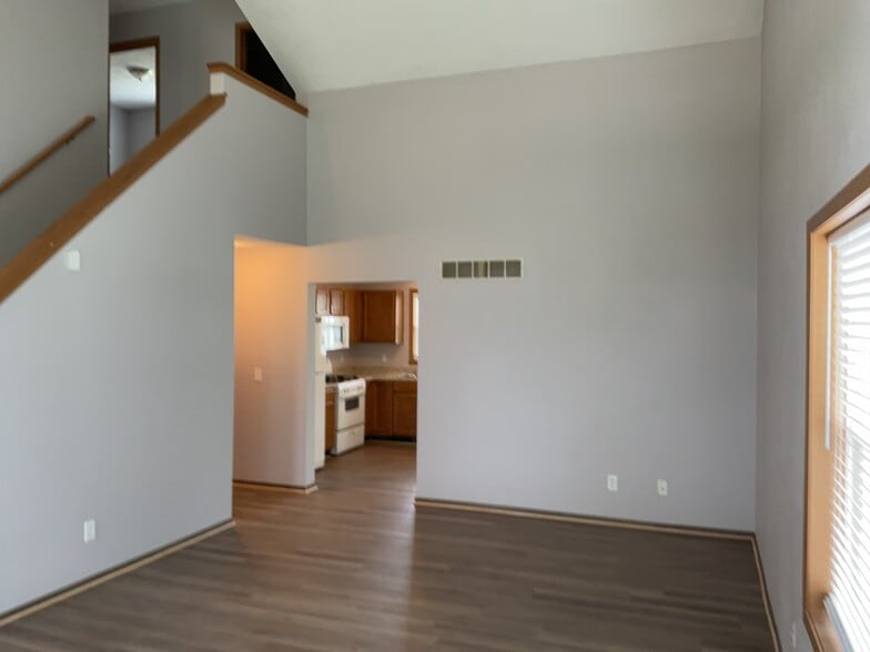 Building Photo - 6549 Samantha Ln