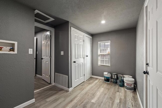 Building Photo - 1320 W Frisco St