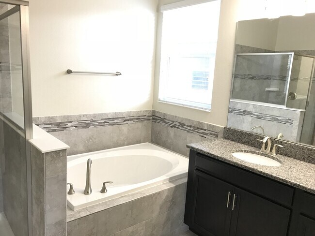 Building Photo - Newer 4/3 Single Story Home Lake Nona/Moss...