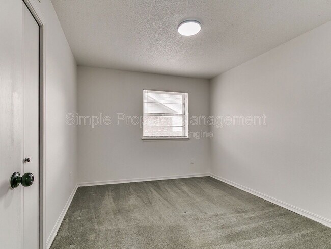 Building Photo - 104 Marilyn Ave