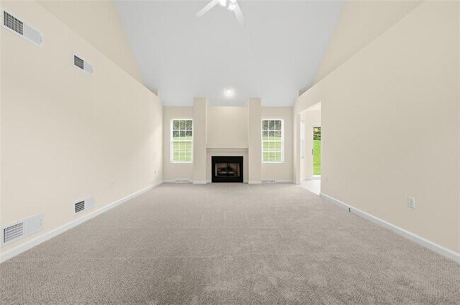 Building Photo - 223 Cottonwood Ln