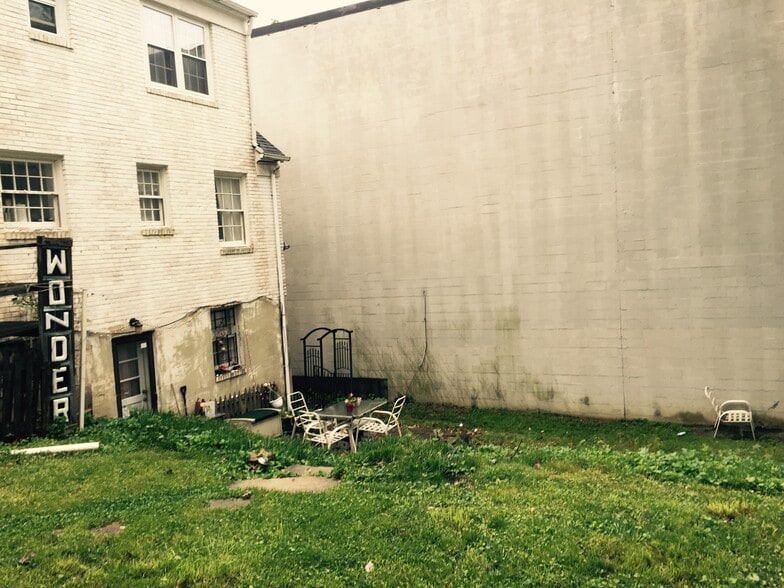 Private entrance - 5406 Shoemaker Farm Ln