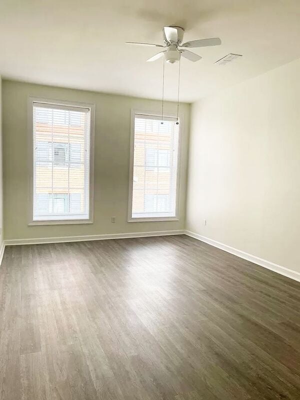 Building Photo - 235 King St