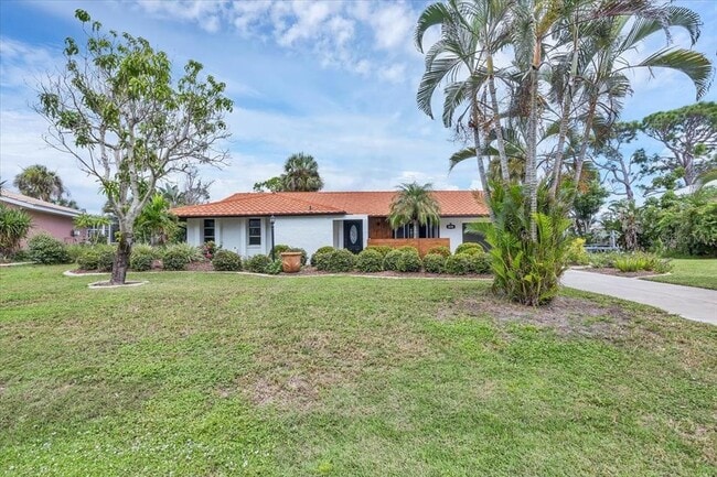 Building Photo - 4696 Pompano St