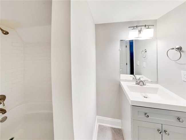 Building Photo - 2875 3rd Ave SW