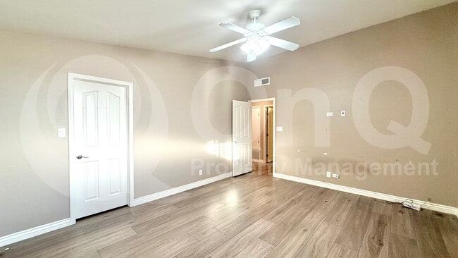 Building Photo - 2744 E Bighorn Ave