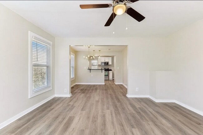 Building Photo - 306 W 17th St