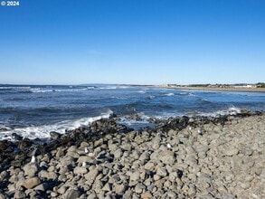 Building Photo - 849 1st Ave