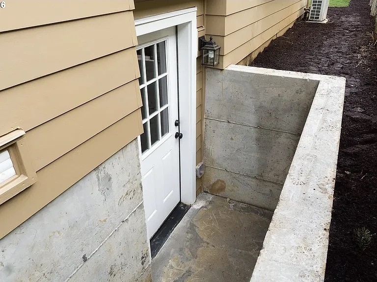 Front Door - 5050 NE 8th Ave