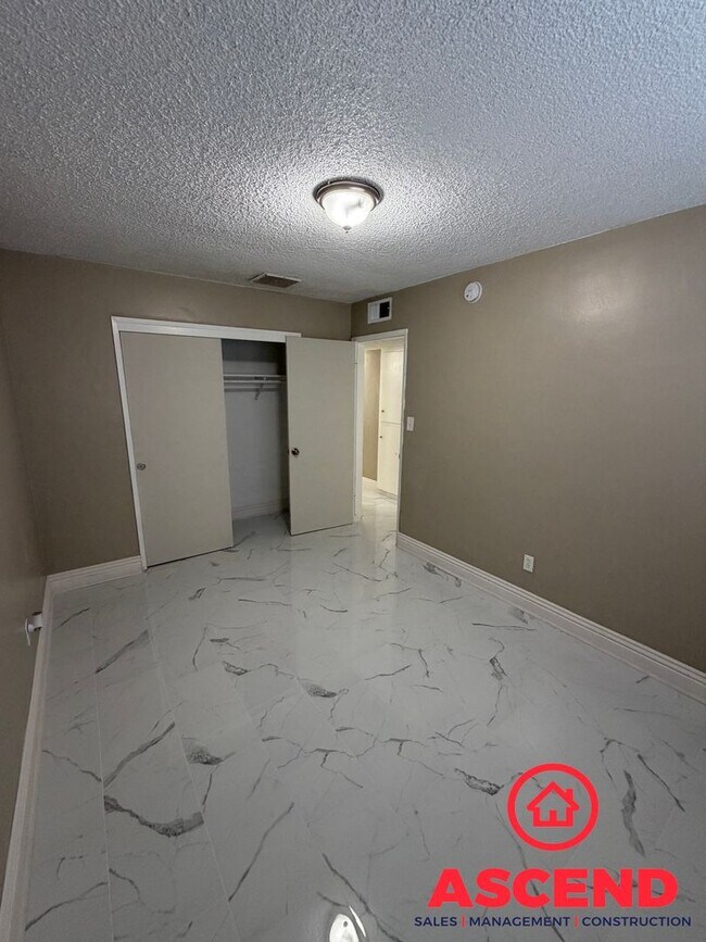 Building Photo - 3 Bedroom Home in East Bakersfield