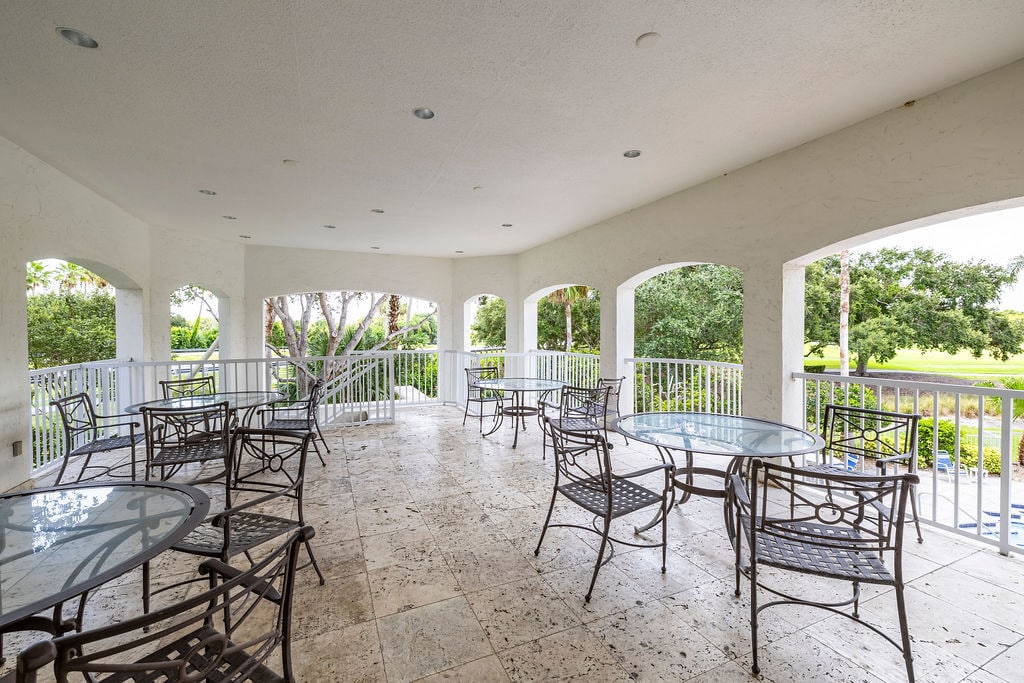 Building Photo - 5060 Fairways Cir