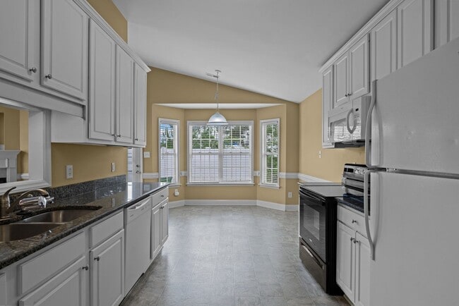 Building Photo - 2 bedroom 2 bathroom duplex in Lillington, NC