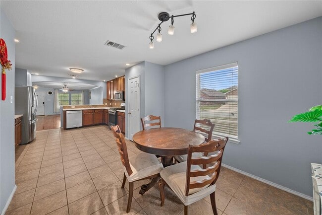 Building Photo - 111 Lynn Crest Bend