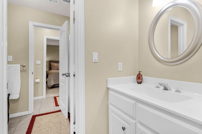 Building Photo - 1502 Wimbledon Dr