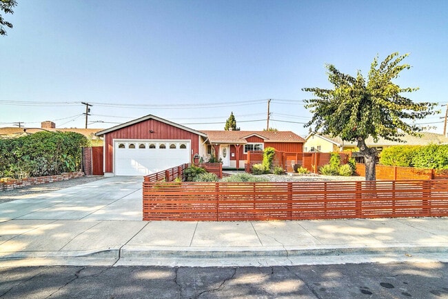 Building Photo - 2475 Armstrong Pl