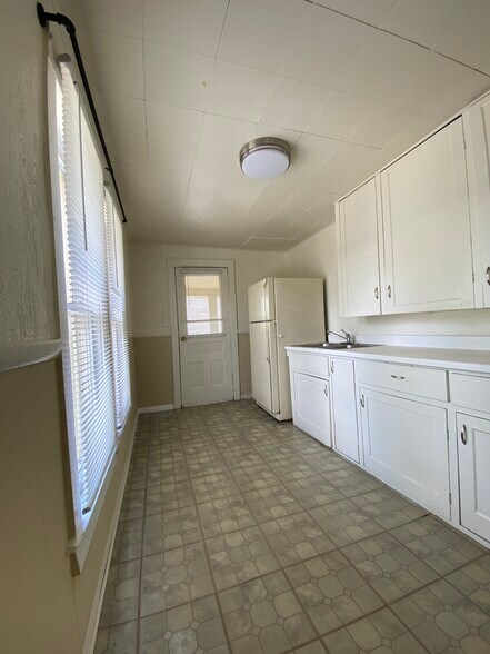 Building Photo - 1247 Quarry Ave NW