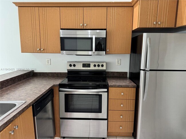 Building Photo - 9446 SW 140th Ct