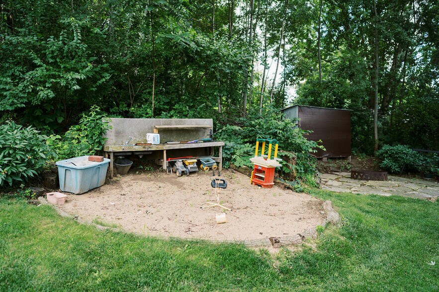 Sandbox/Firepit - 2301 Jessup Cir