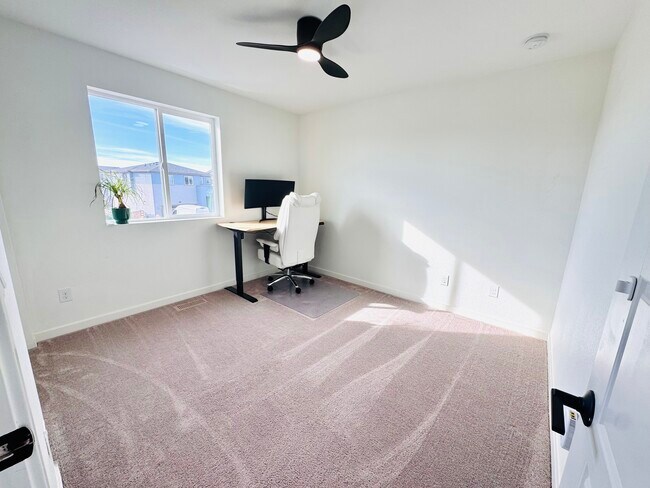 Building Photo - 18065 E 107th Pl