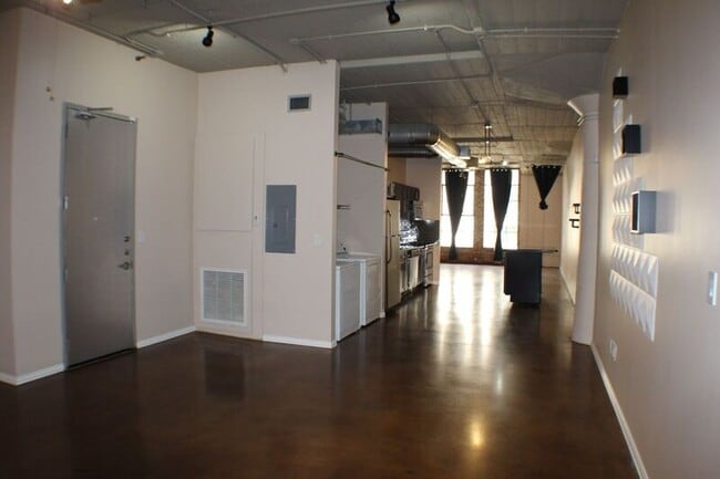 Building Photo - 1122 Jackson St