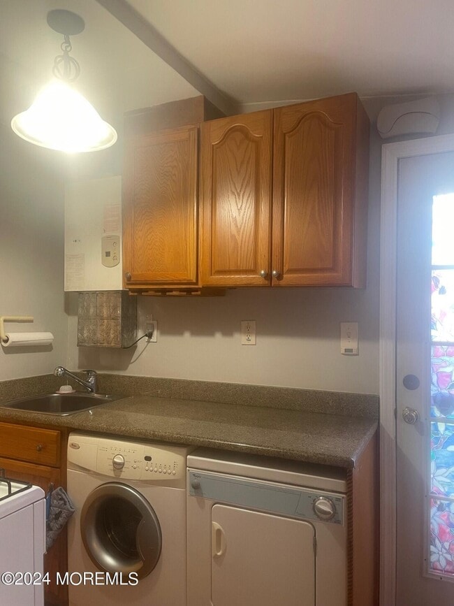 Building Photo - 605 Central Ave