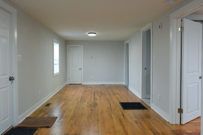 Building Photo - "Charming 3-Bed Oasis with Gleaming Hardwood Floors in Cheyenne - 1200 Sq Ft of Comfort!"