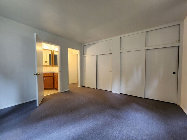 Building Photo - 221 - Steelhead Ave Duplex