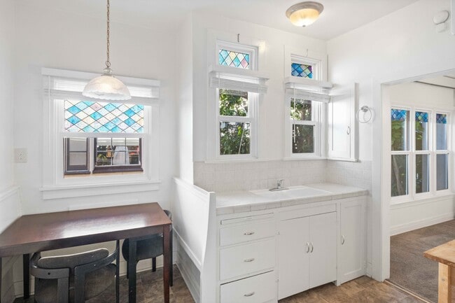 Building Photo - 645 S Detroit St