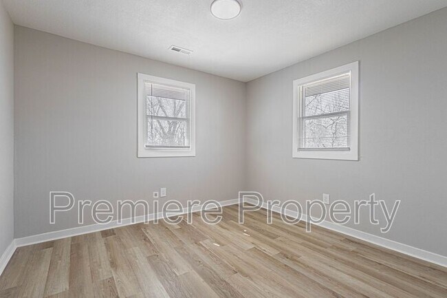 Building Photo - 721 E College St