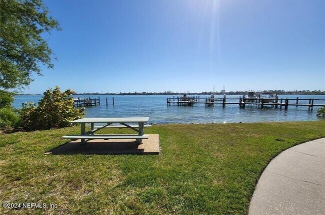 Building Photo - 405 Waterside Ln