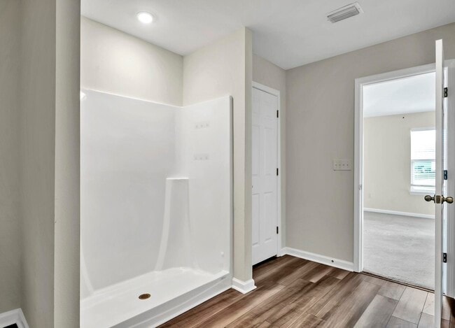 Building Photo - 10 Riverwalk Xing