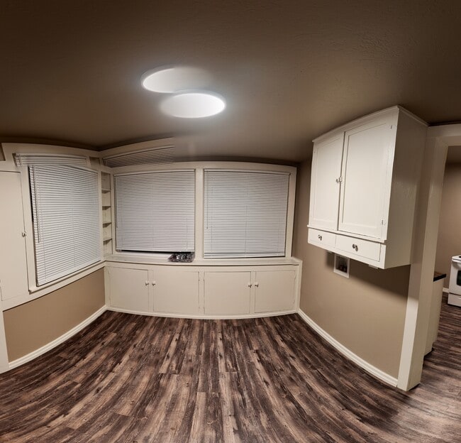 Building Photo - 108 N 4th St