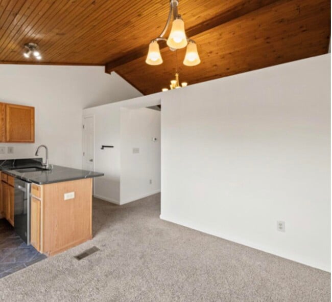 Building Photo - 3685 Squires Woods Way