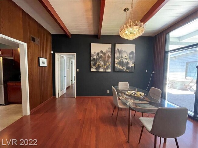 Building Photo - FULLY FURNISHED! & Recently renovated mid-term in downtown - close to arts district