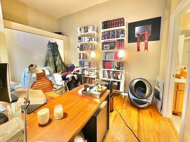 Building Photo - Beautiful 2BD/2BTH CONDO IN THE LOOP!