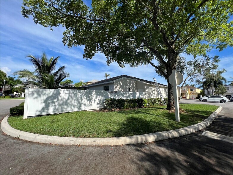 Primary Photo - 12004 NW 13th St