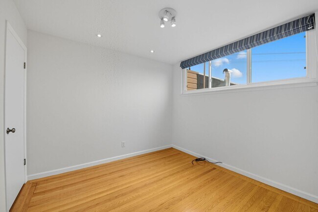Building Photo - 805 Foerster St