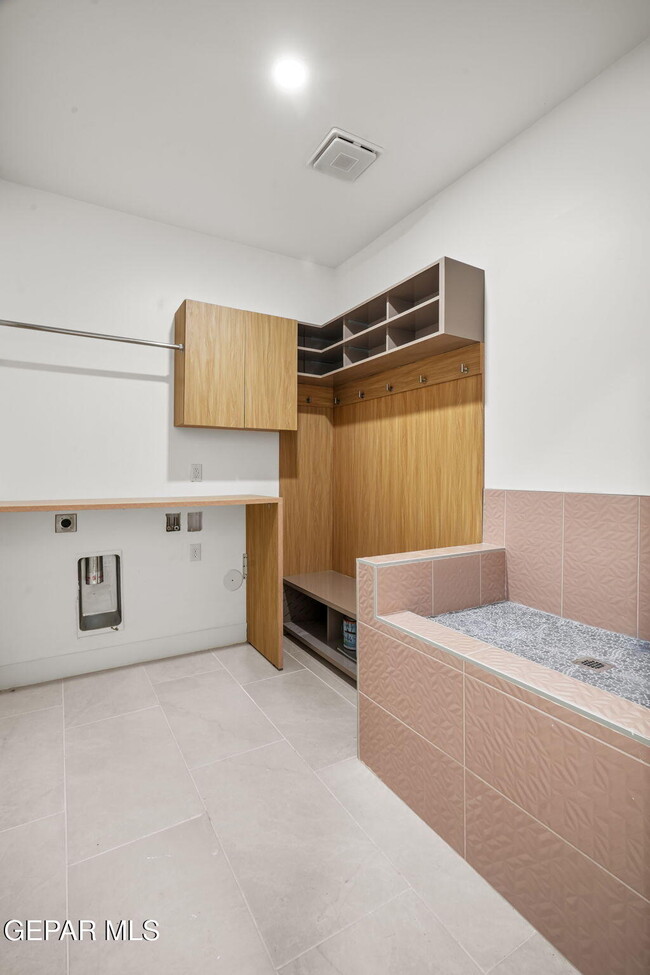 Building Photo - 11337 Ardelle Ave