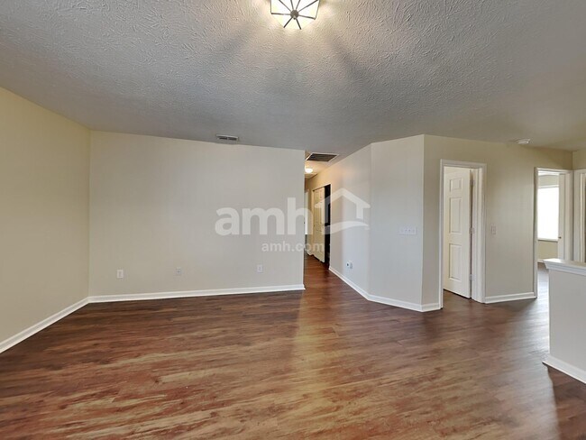 Building Photo - 2219 S Briarwood Dr