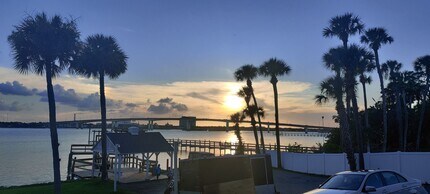 Building Photo - Gorgeous Sunset views. 2 bedroom 2 bath condo