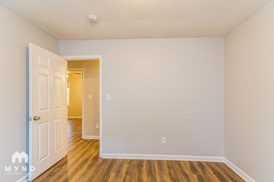 Building Photo - 409 Crosspine Dr