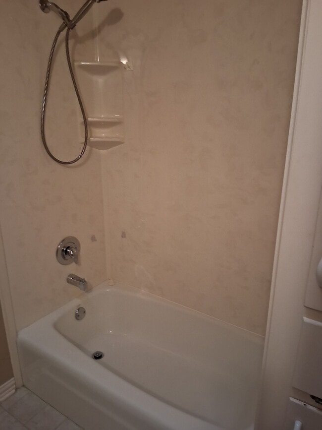 Building Photo - 4606 Begonia St