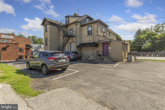 Building Photo - 158 Montgomery Ave