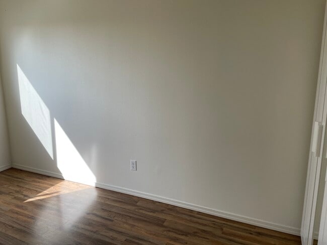 Building Photo - 1613 NE 81st Ave