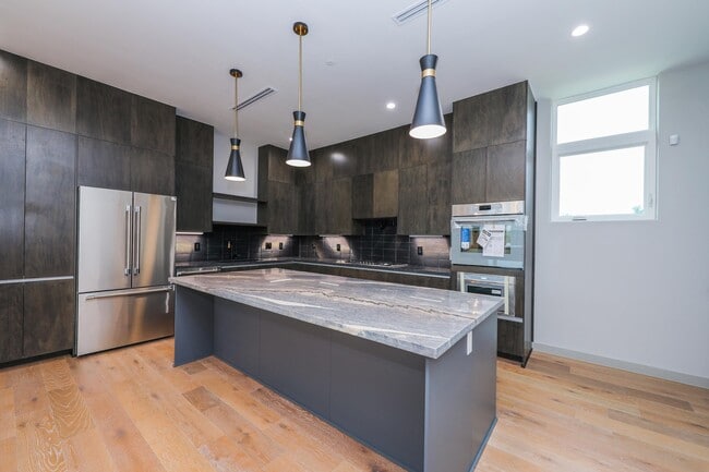 Building Photo - 8120 Stillmeadow Ct