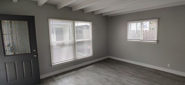 Building Photo - North Long Beach Private Back House